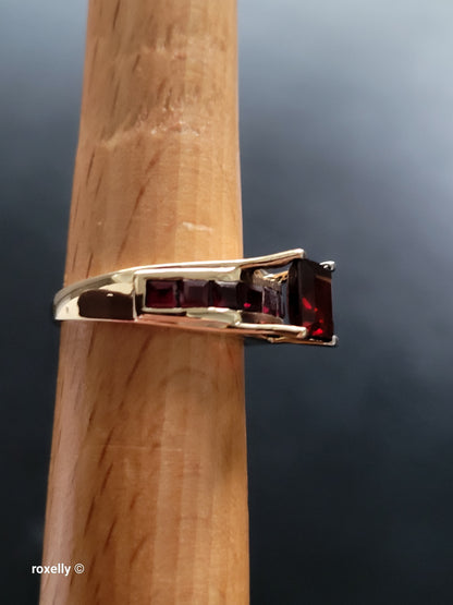 10k Yellow Gold Garnet Gemstones Ring Size 7, Solid Gold
