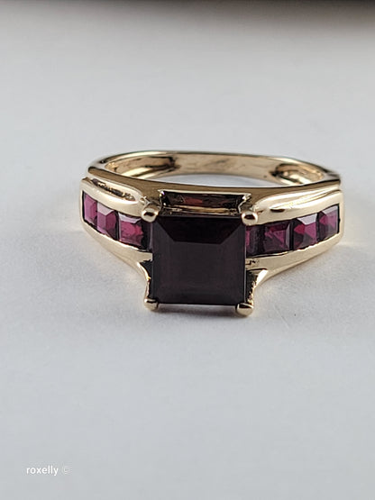 10k Yellow Gold Garnet Gemstones Ring Size 7, Solid Gold