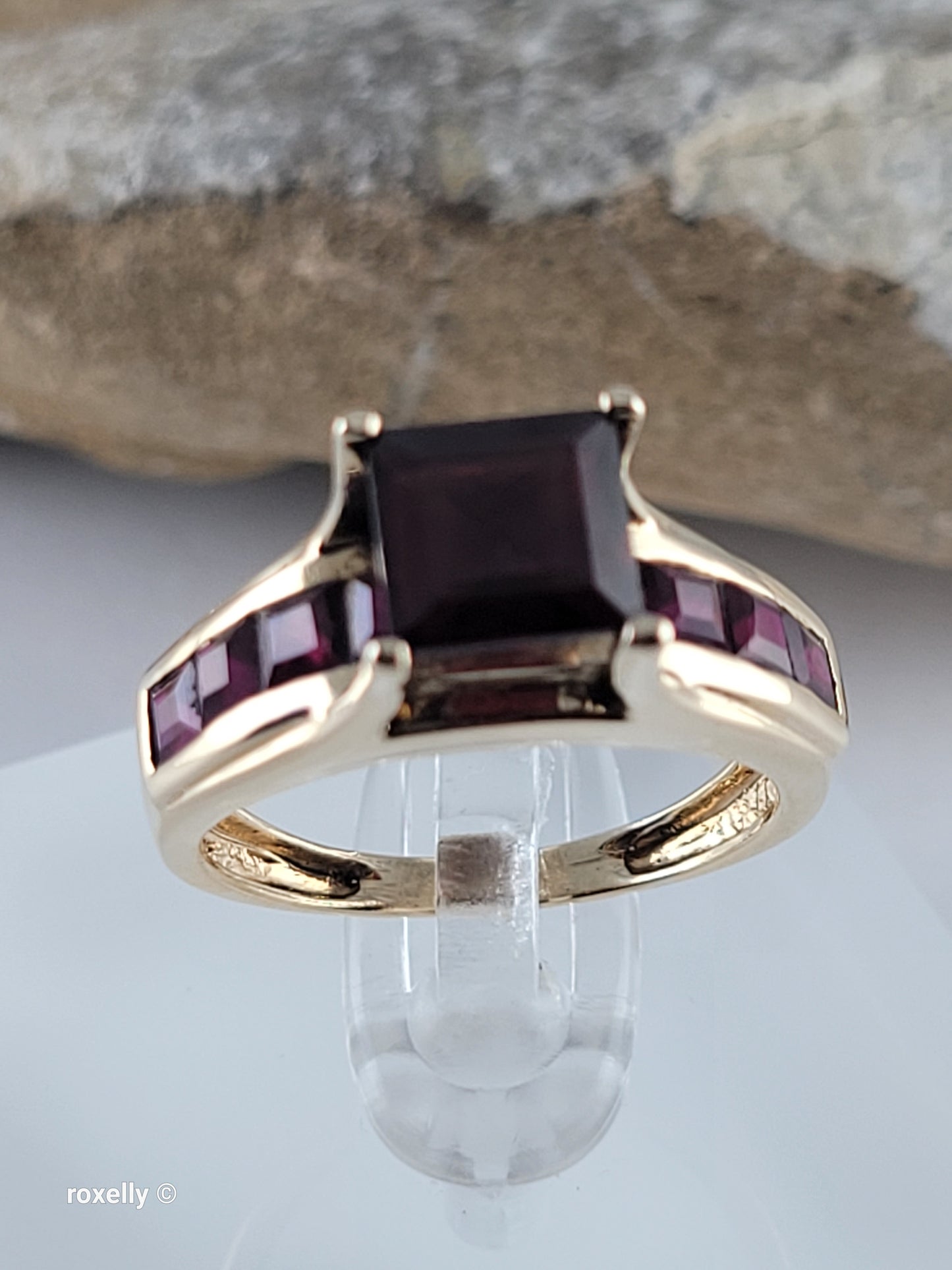 10k Yellow Gold Garnet Gemstones Ring Size 7, Solid Gold
