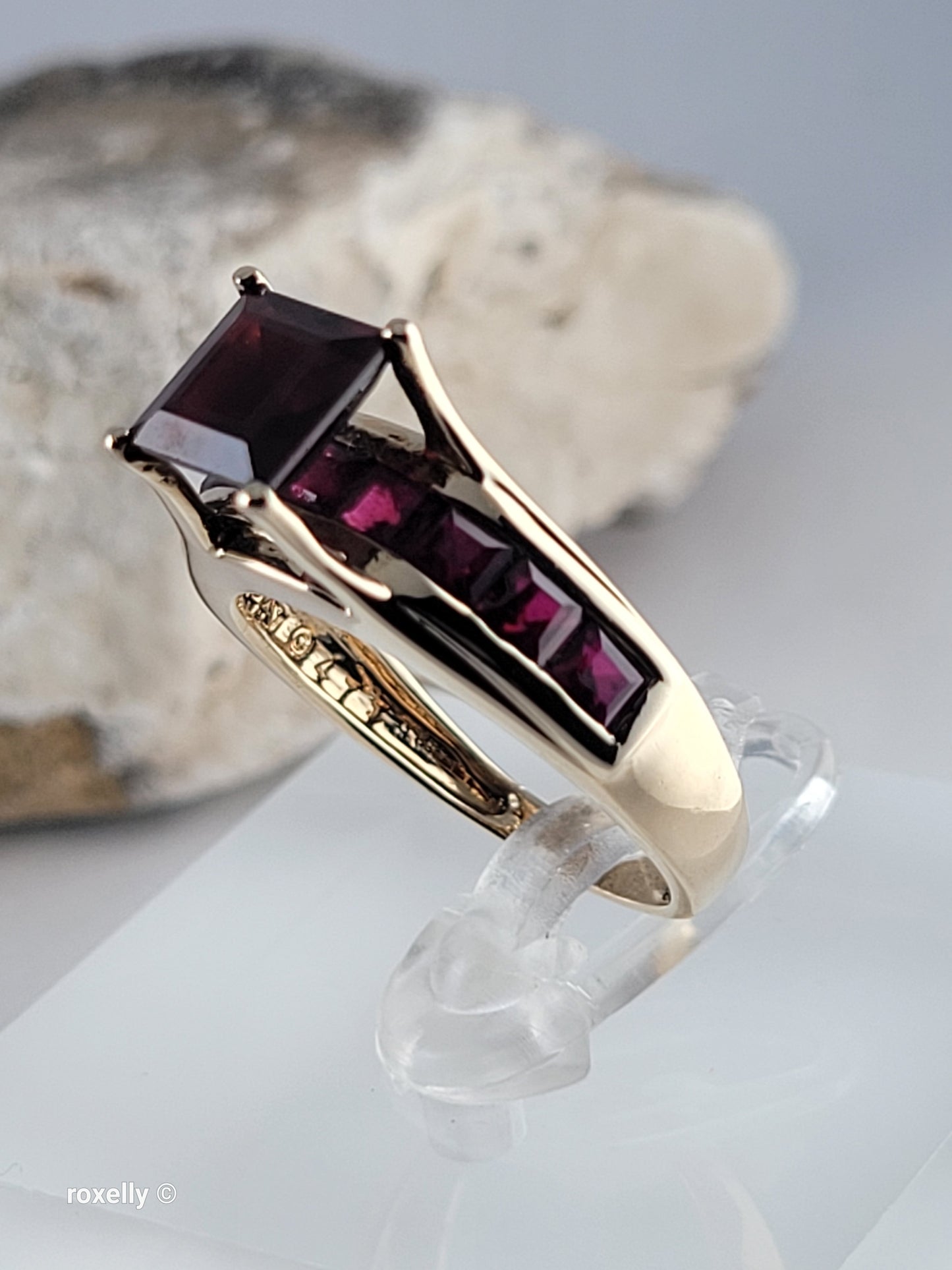 10k Yellow Gold Garnet Gemstones Ring Size 7, Solid Gold