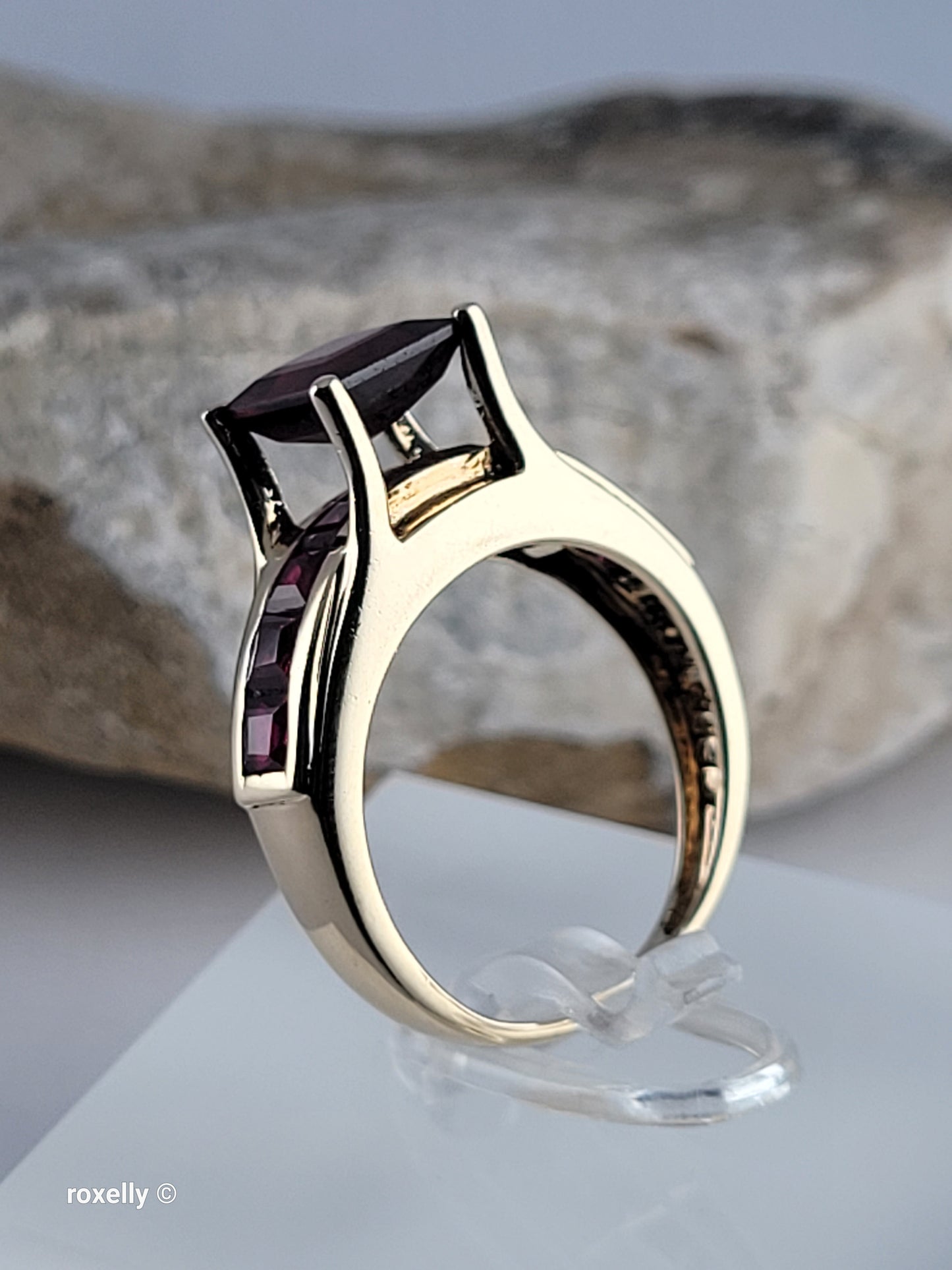 10k Yellow Gold Garnet Gemstones Ring Size 7, Solid Gold
