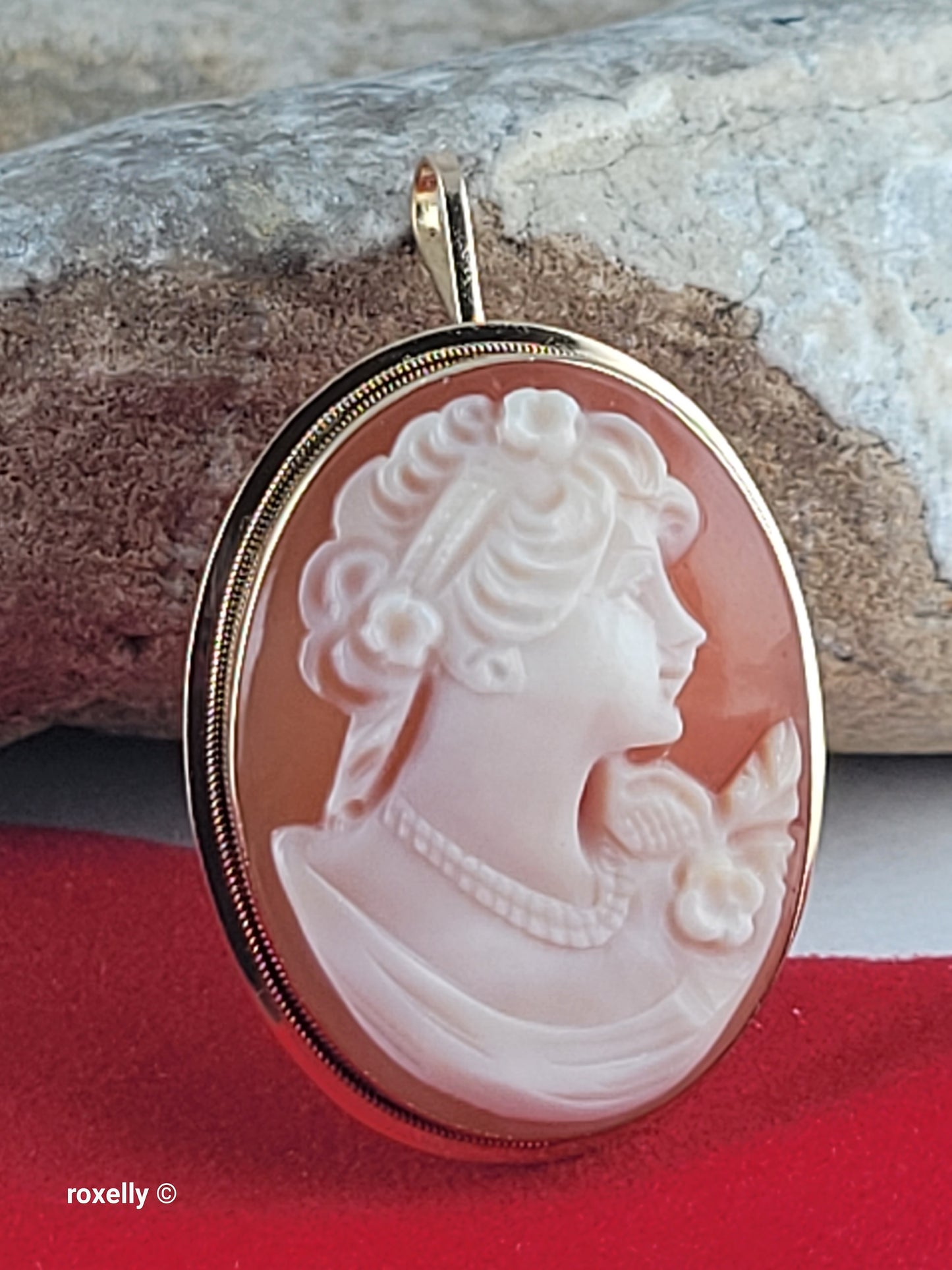 Vintage 14K Gold Italian Cameo Brooch/Pendant – Classic Victorian Profile – Hand-Carved Shell