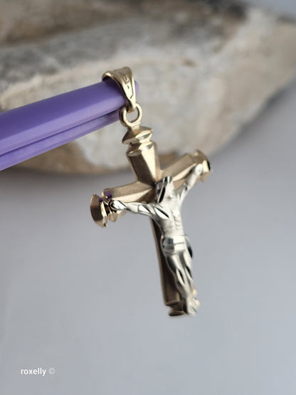 14K Two-Tone Yellow & White Gold Diamond-Cut Crucifix Pendant – Like New Condition