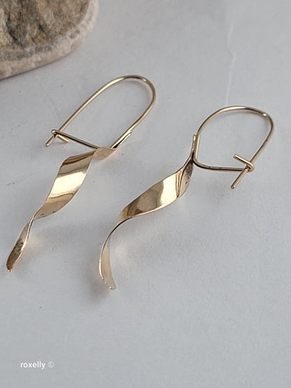 14K Yellow Gold Vintage Twisted Ribbon Design Earrings, Small Lightweight