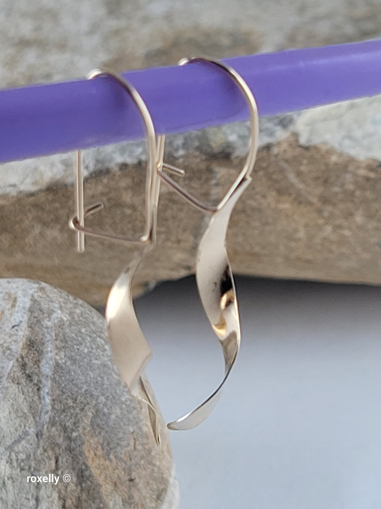 14K Yellow Gold Vintage Twisted Ribbon Design Earrings, Small Lightweight