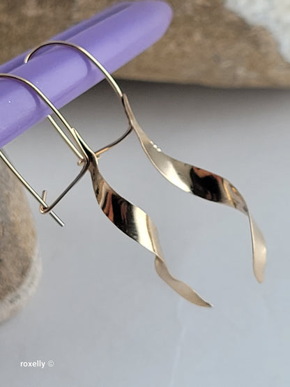 14K Yellow Gold Vintage Twisted Ribbon Design Earrings, Small Lightweight