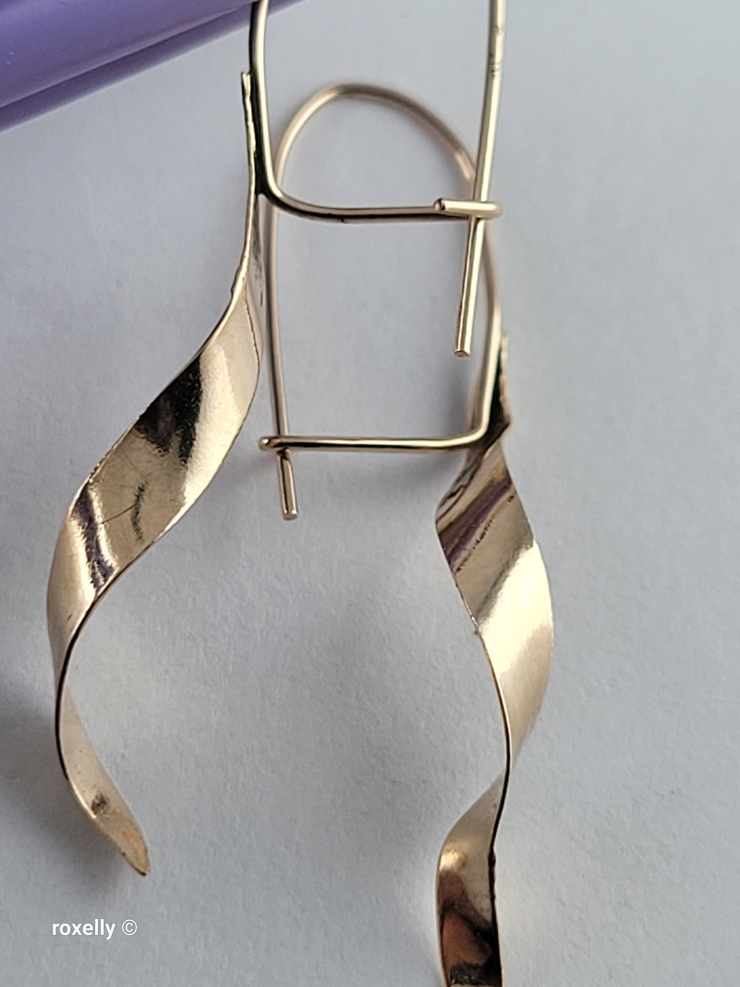14K Yellow Gold Vintage Twisted Ribbon Design Earrings, Small Lightweight