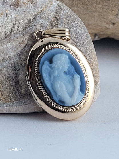 14K Yellow Gold Blue Agate Guardian Angel Cameo Photo Locket Pendant – Incredible Condition