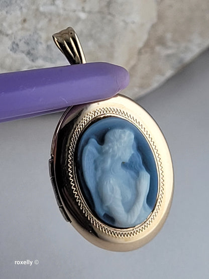 14K Yellow Gold Blue Agate Guardian Angel Cameo Photo Locket Pendant – Incredible Condition