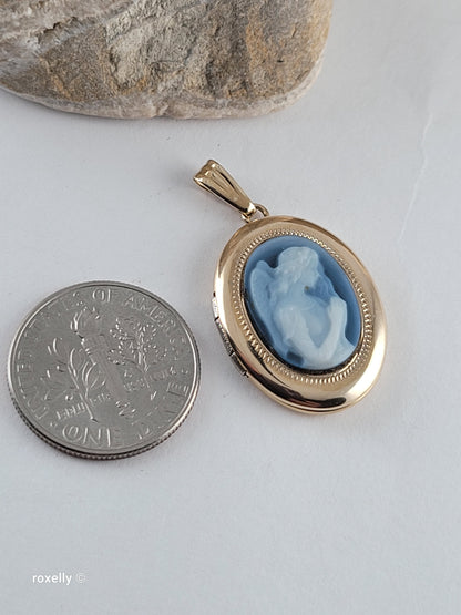 14K Yellow Gold Blue Agate Guardian Angel Cameo Photo Locket Pendant – Incredible Condition