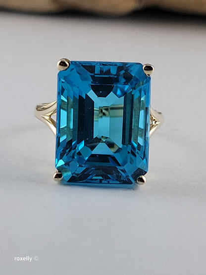 10K Yellow Gold London Blue Topaz Cocktail Ring Size 5.75, Solid Gold