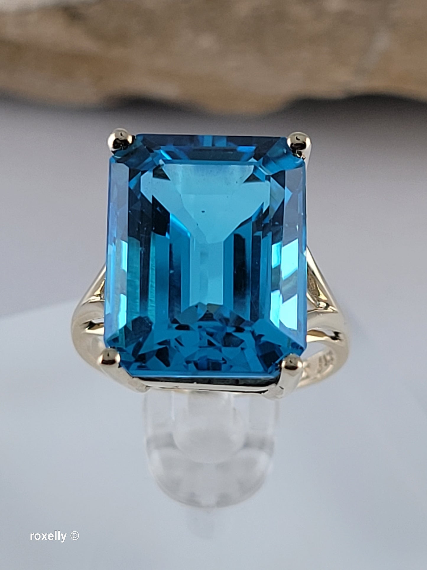 10K Yellow Gold London Blue Topaz Cocktail Ring Size 5.75, Solid Gold