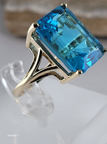 10K Yellow Gold London Blue Topaz Cocktail Ring Size 5.75, Solid Gold