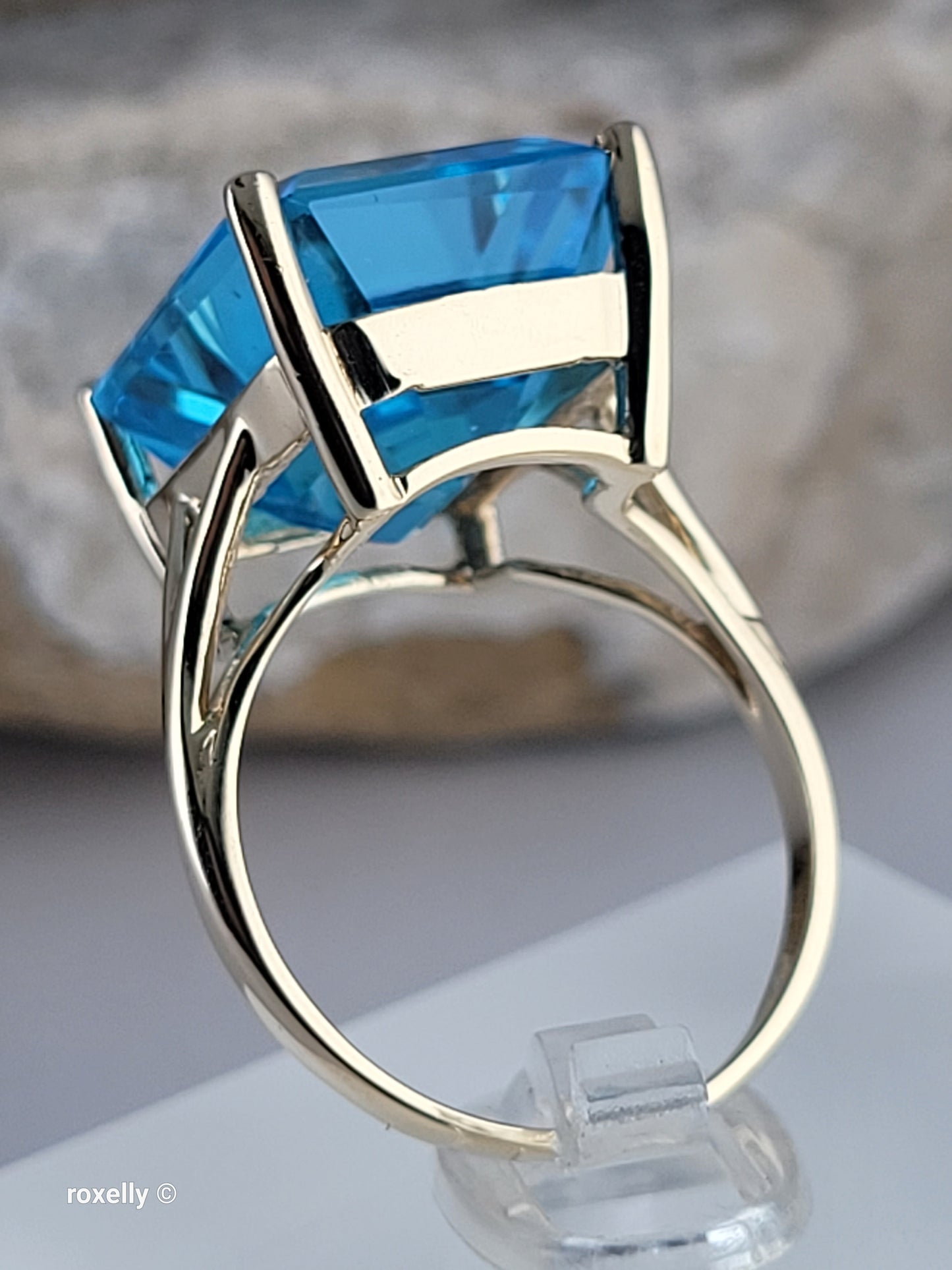 10K Yellow Gold London Blue Topaz Cocktail Ring Size 5.75, Solid Gold