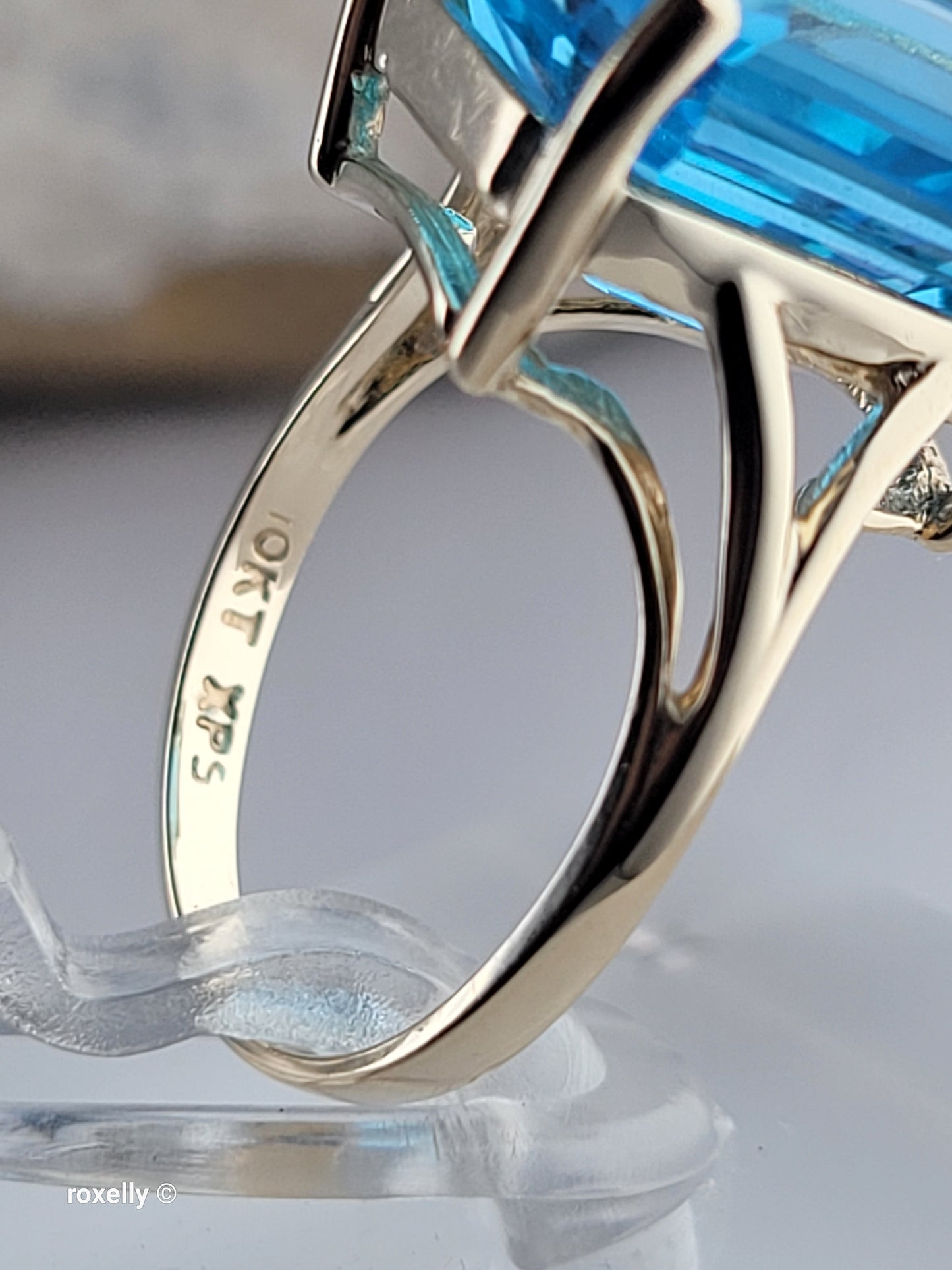 10K Yellow Gold London Blue Topaz Cocktail Ring Size 5.75, Solid Gold