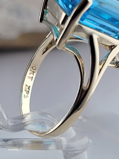 10K Yellow Gold London Blue Topaz Cocktail Ring Size 5.75, Solid Gold