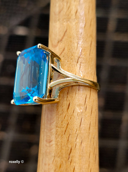 10K Yellow Gold London Blue Topaz Cocktail Ring Size 5.75, Solid Gold