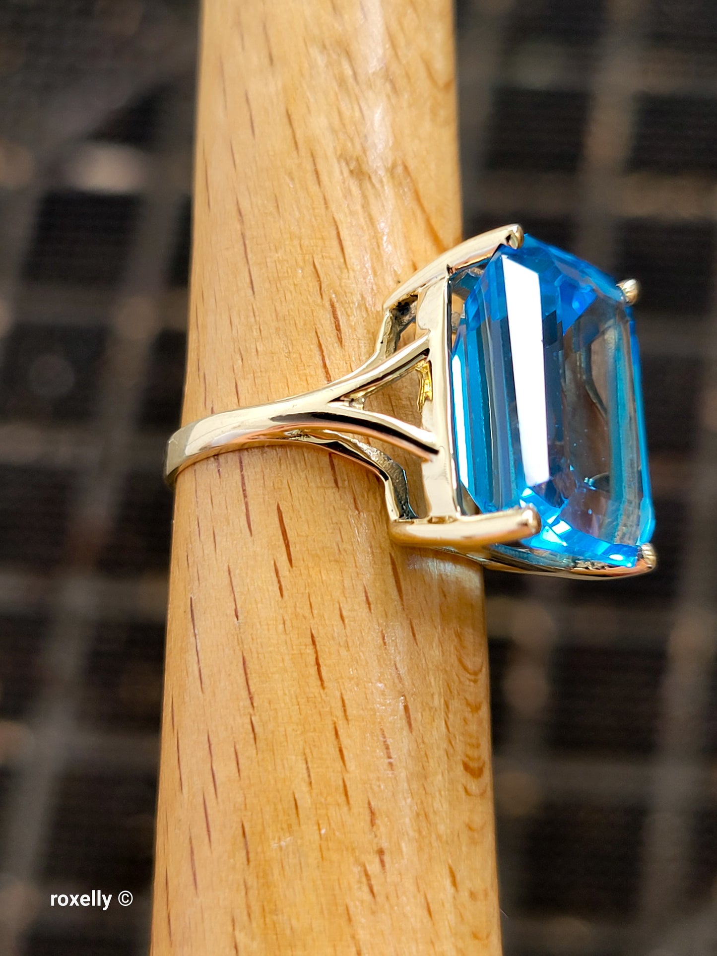 10K Yellow Gold London Blue Topaz Cocktail Ring Size 5.75, Solid Gold