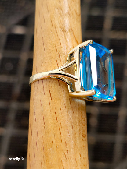 10K Yellow Gold London Blue Topaz Cocktail Ring Size 5.75, Solid Gold