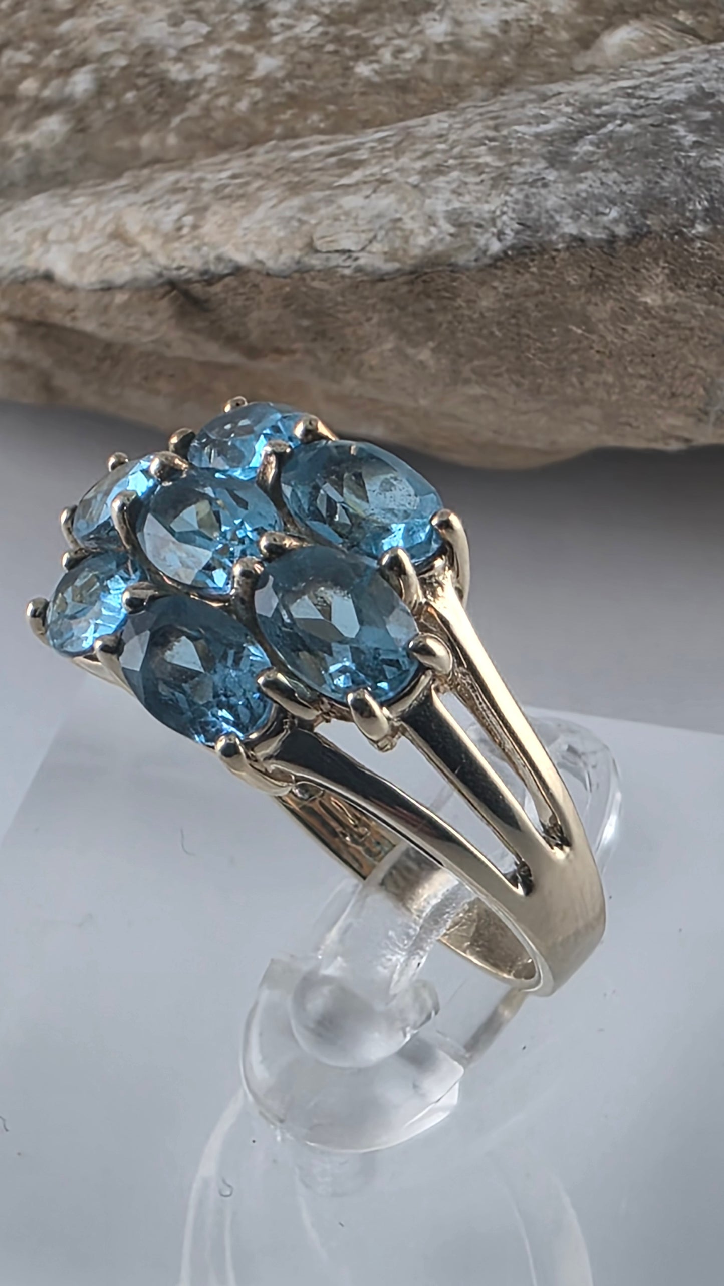 14K Yellow Gold Blue Topaz Cocktail Ring Size 6.5 - Solid Gold