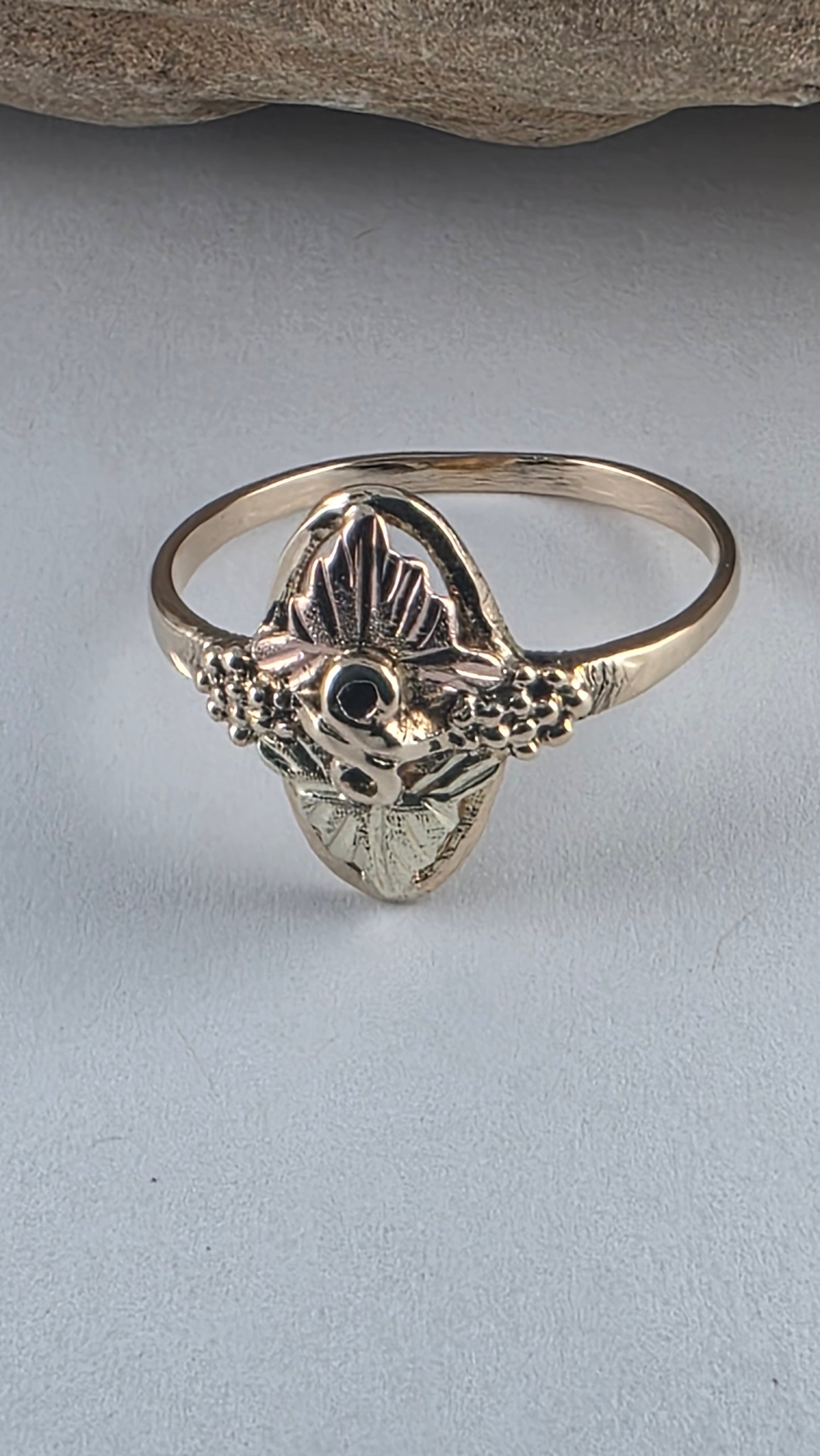 Vintage 10K Yellow & Rose Gold Black Hills Leaves Ring Size 7.5, Solid Gold!