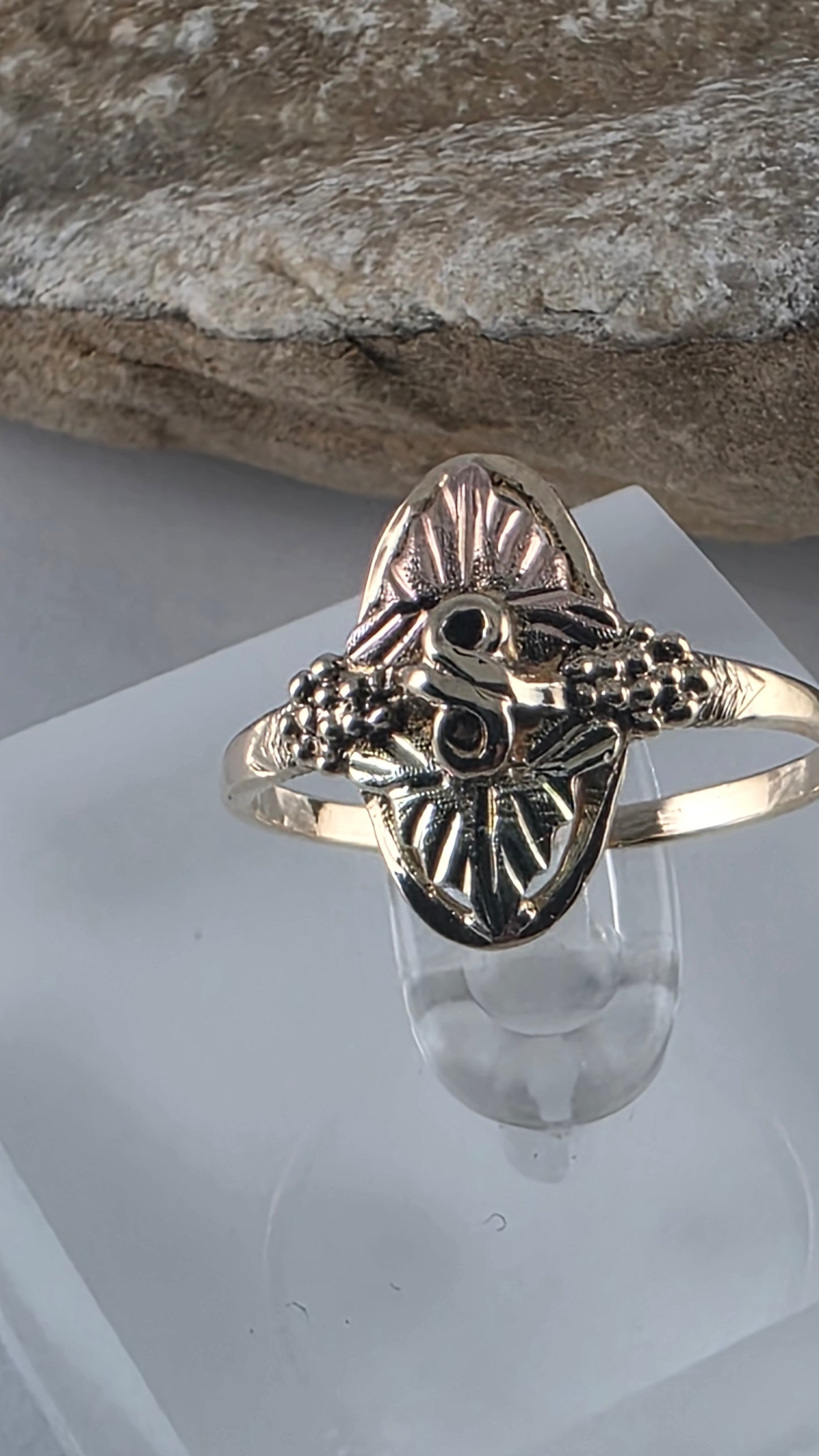 Vintage 10K Yellow & Rose Gold Black Hills Leaves Ring Size 7.5, Solid Gold!