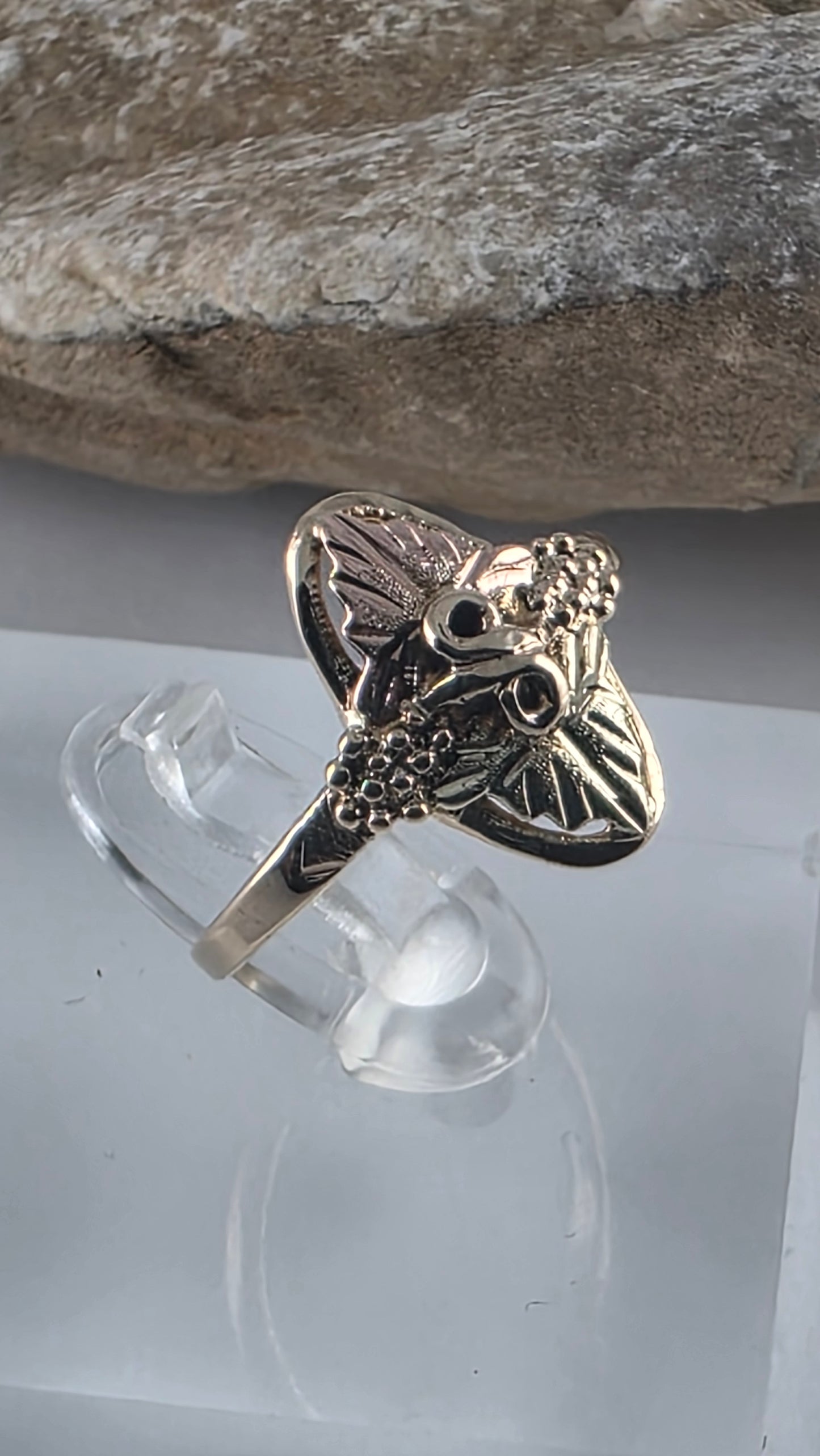 Vintage 10K Yellow & Rose Gold Black Hills Leaves Ring Size 7.5, Solid Gold!