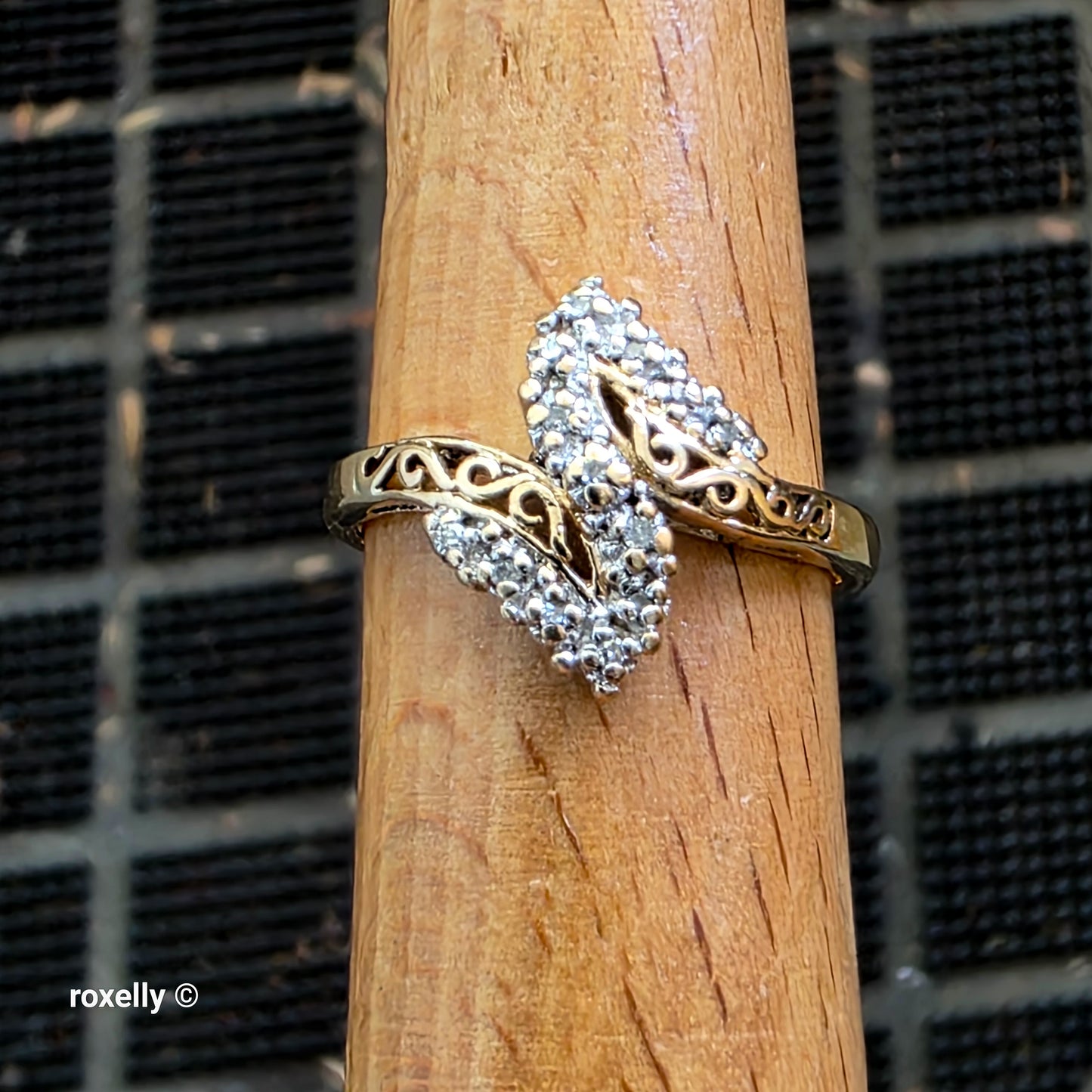 10K Yellow Gold Genuine Diamond Cluster Ring Size 7 - Solid Gold