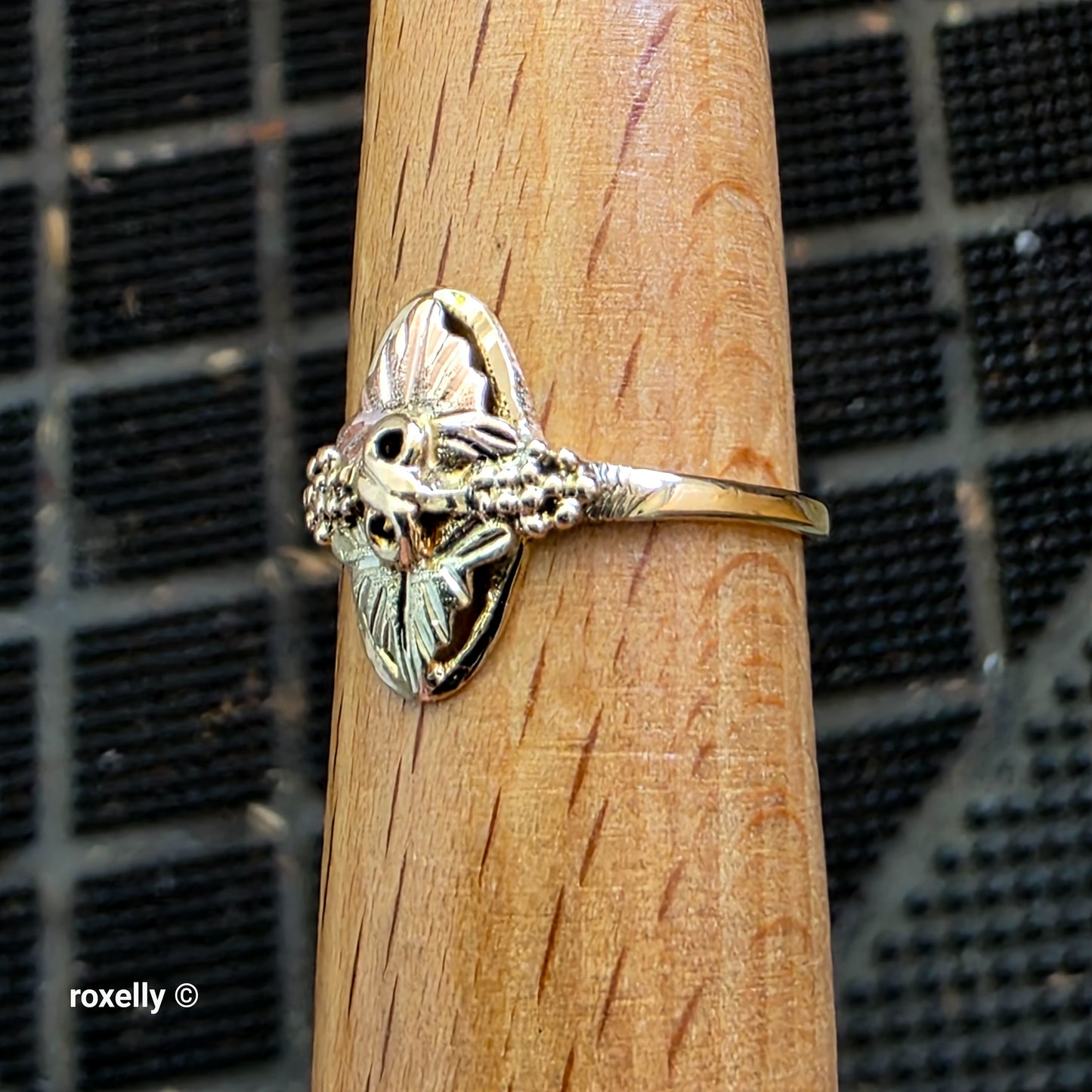 Vintage 10K Yellow & Rose Gold Black Hills Leaves Ring Size 7.5, Solid Gold!