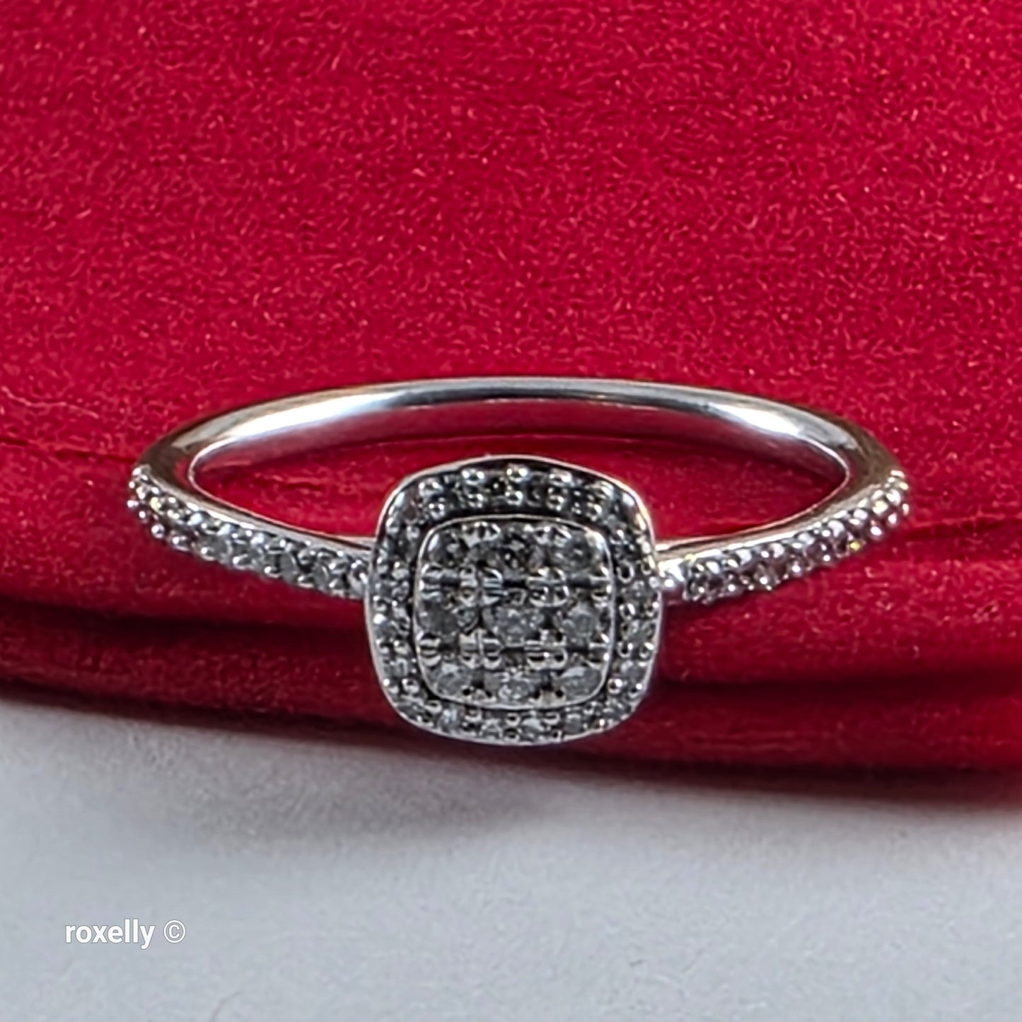 10K White Gold Genuine Diamond Halo Ring 1/4 CTW Size 7, Solid Gold!