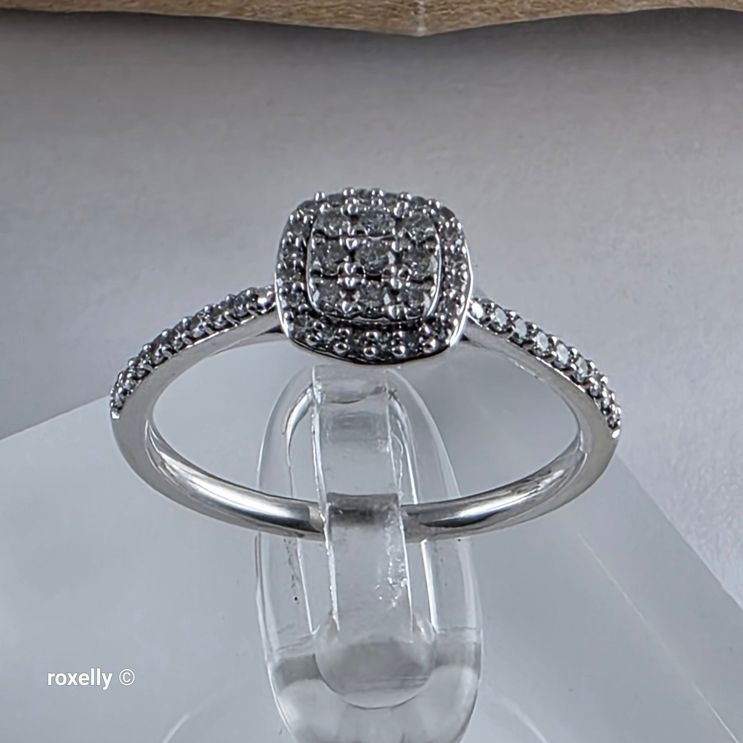 10K White Gold Genuine Diamond Halo Ring 1/4 CTW Size 7, Solid Gold!