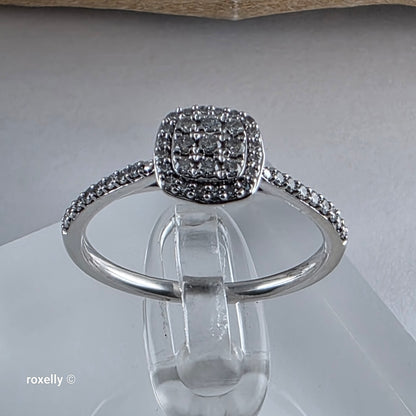 10K White Gold Genuine Diamond Halo Ring 1/4 CTW Size 7, Solid Gold!
