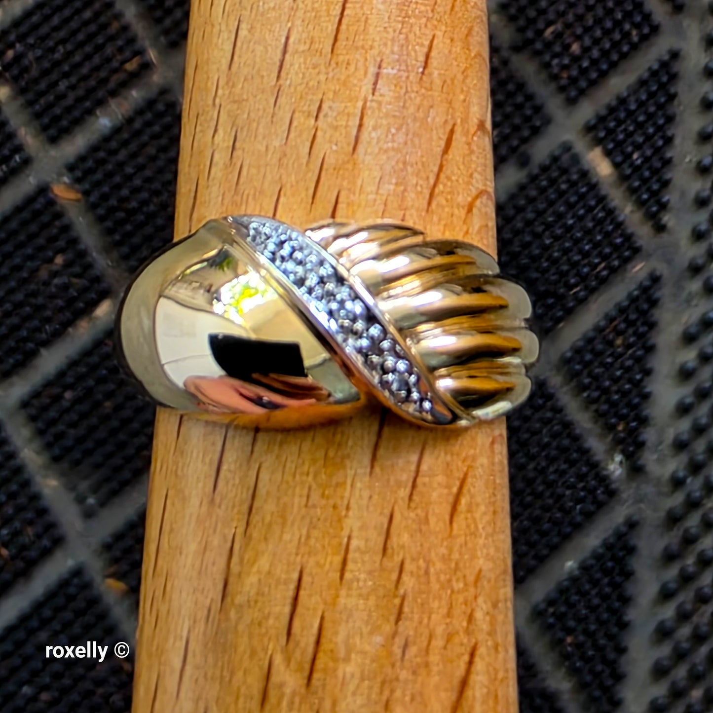14K Yellow Gold Genuine Diamond Crossover Ribbed Dome Ring Size 8.75!
