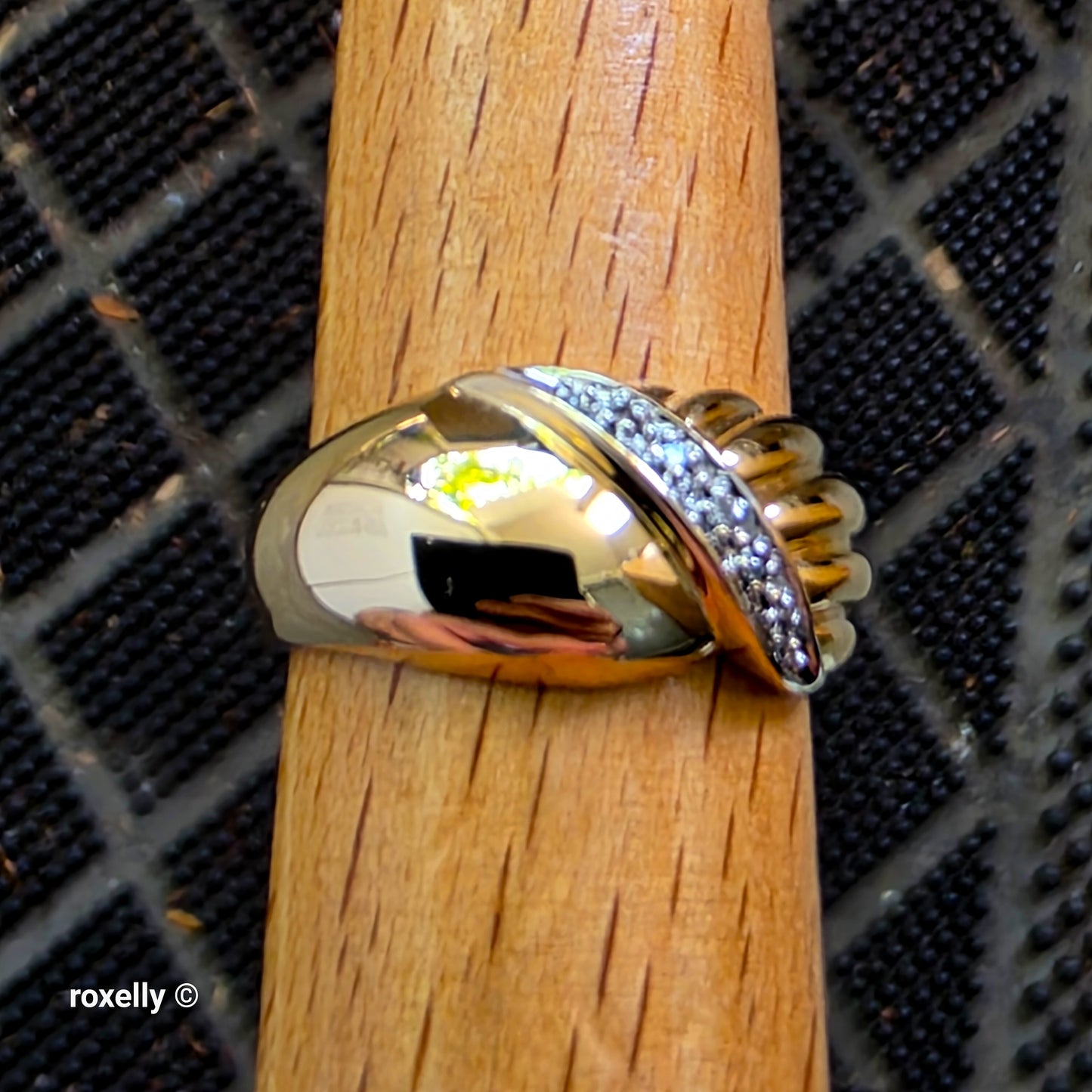 14K Yellow Gold Genuine Diamond Crossover Ribbed Dome Ring Size 8.75!