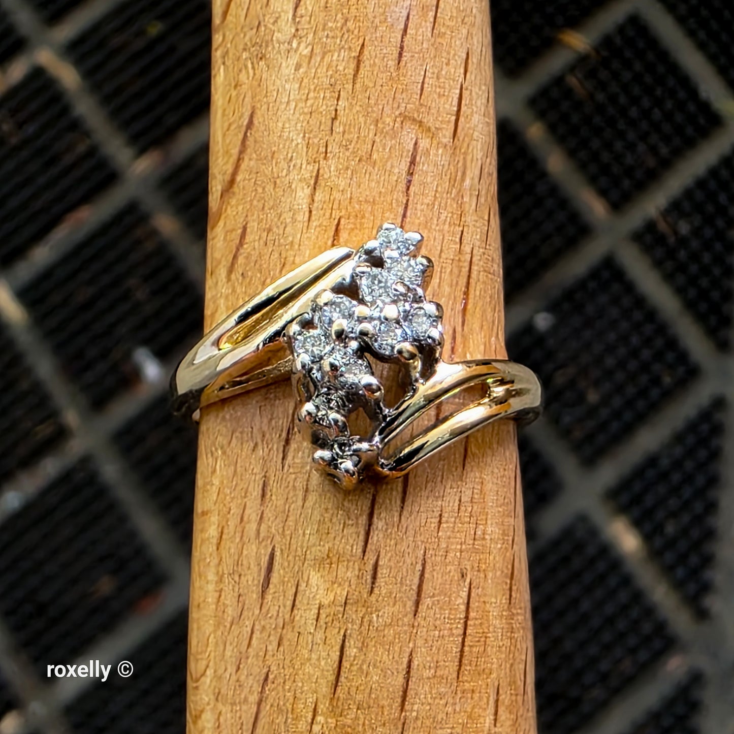 14K Yellow Gold Genuine Diamond Cluster Ring Size 5.75 - Solid Gold!