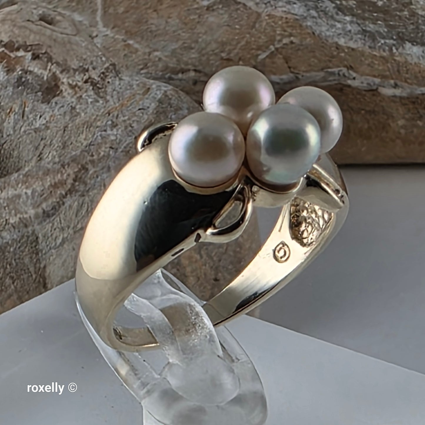 10K Yellow Gold Freshwater Pearls Ring Size 5.5 - Solid Gold!