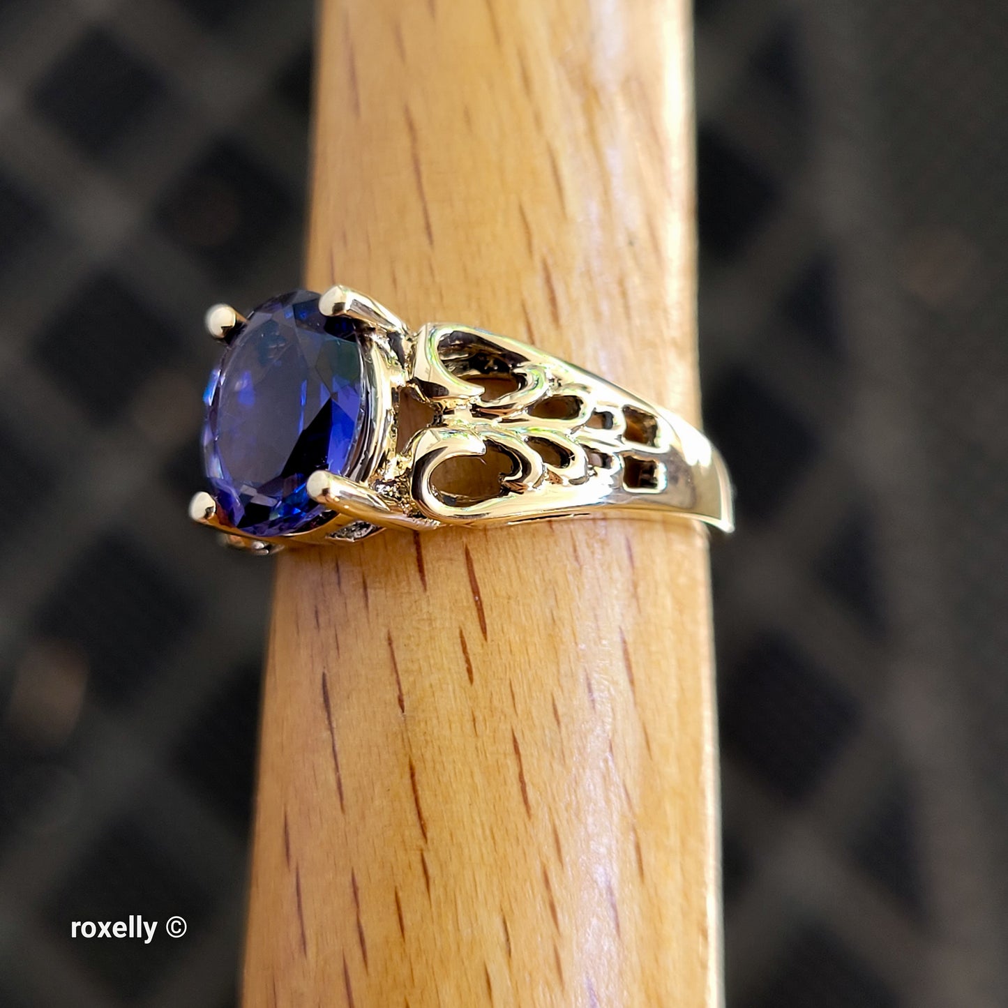 10K Yellow Gold Tanzanite Gemstone Cocktail Ring Size 6 - Solid Gold!