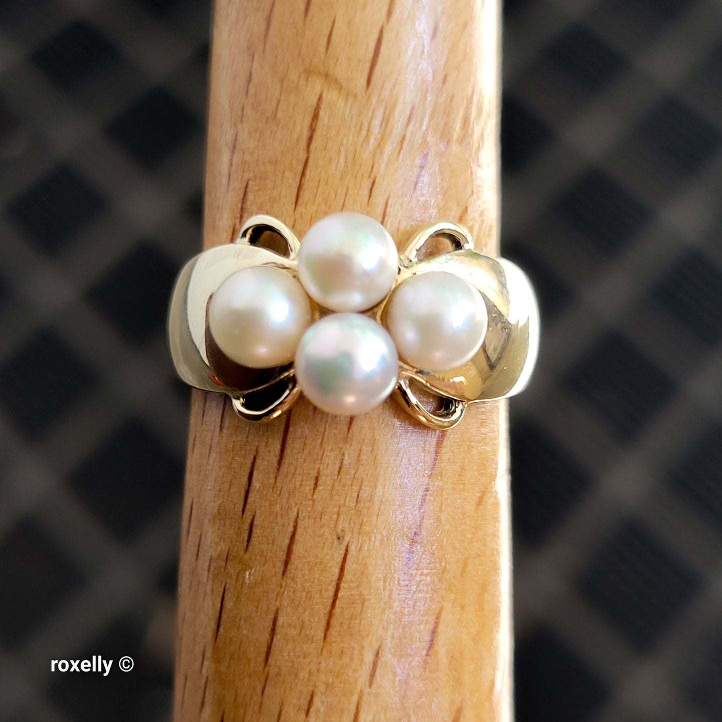 10K Yellow Gold Freshwater Pearls Ring Size 5.5 - Solid Gold!
