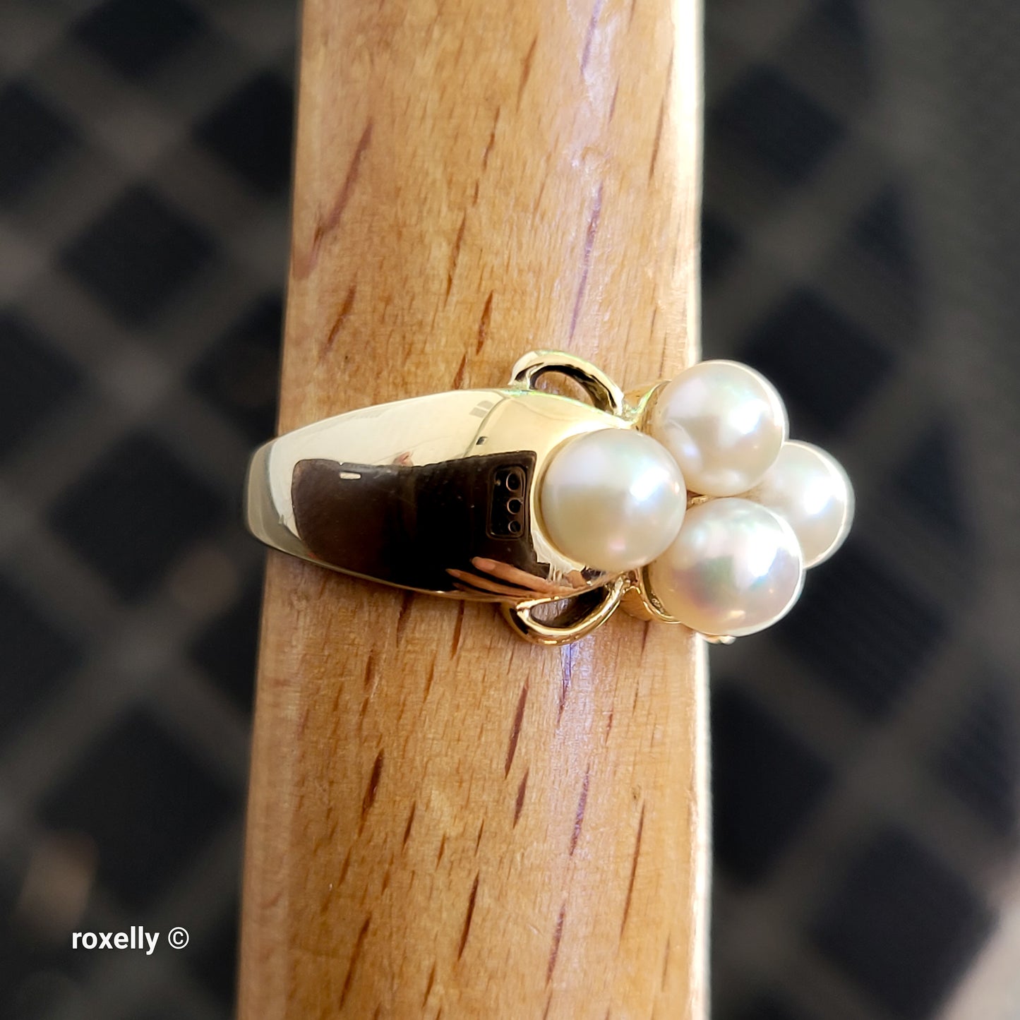 10K Yellow Gold Freshwater Pearls Ring Size 5.5 - Solid Gold!