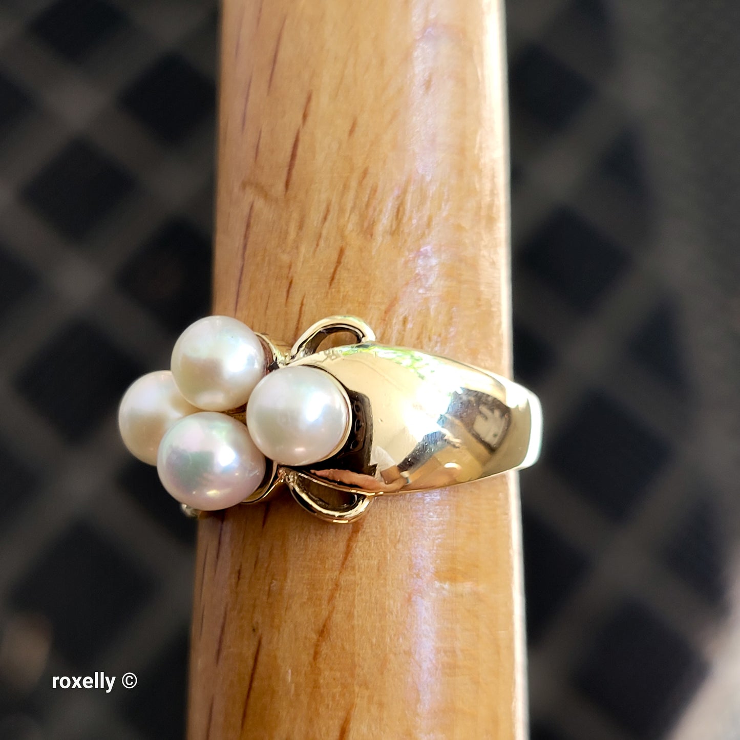 10K Yellow Gold Freshwater Pearls Ring Size 5.5 - Solid Gold!