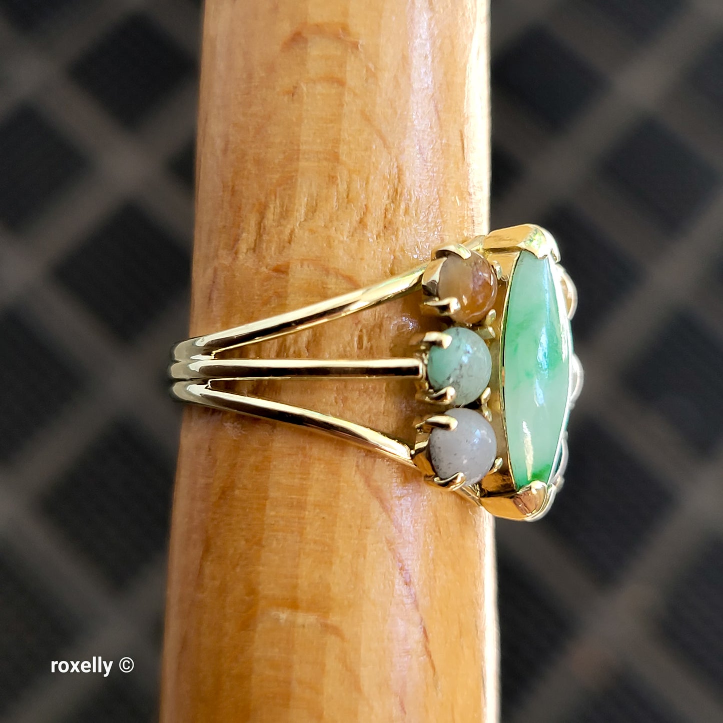 14K Yellow Gold Multi-Tone Jade Gemstones Ring Size 5.25 - Solid Gold