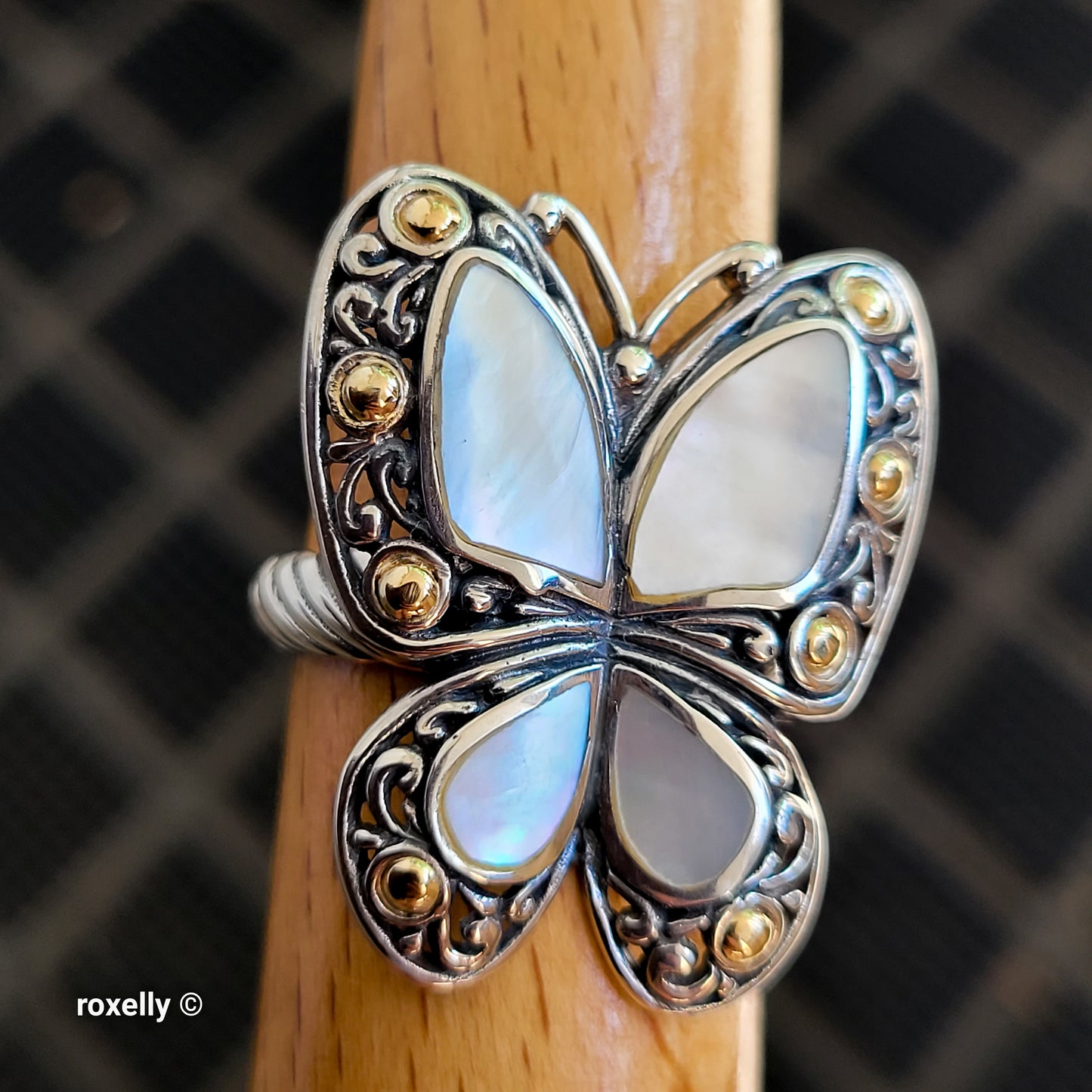 925 Sterling Silver and 18K Yellow Gold Butterfly-Shaped Mother of Pearls Ring Size 9