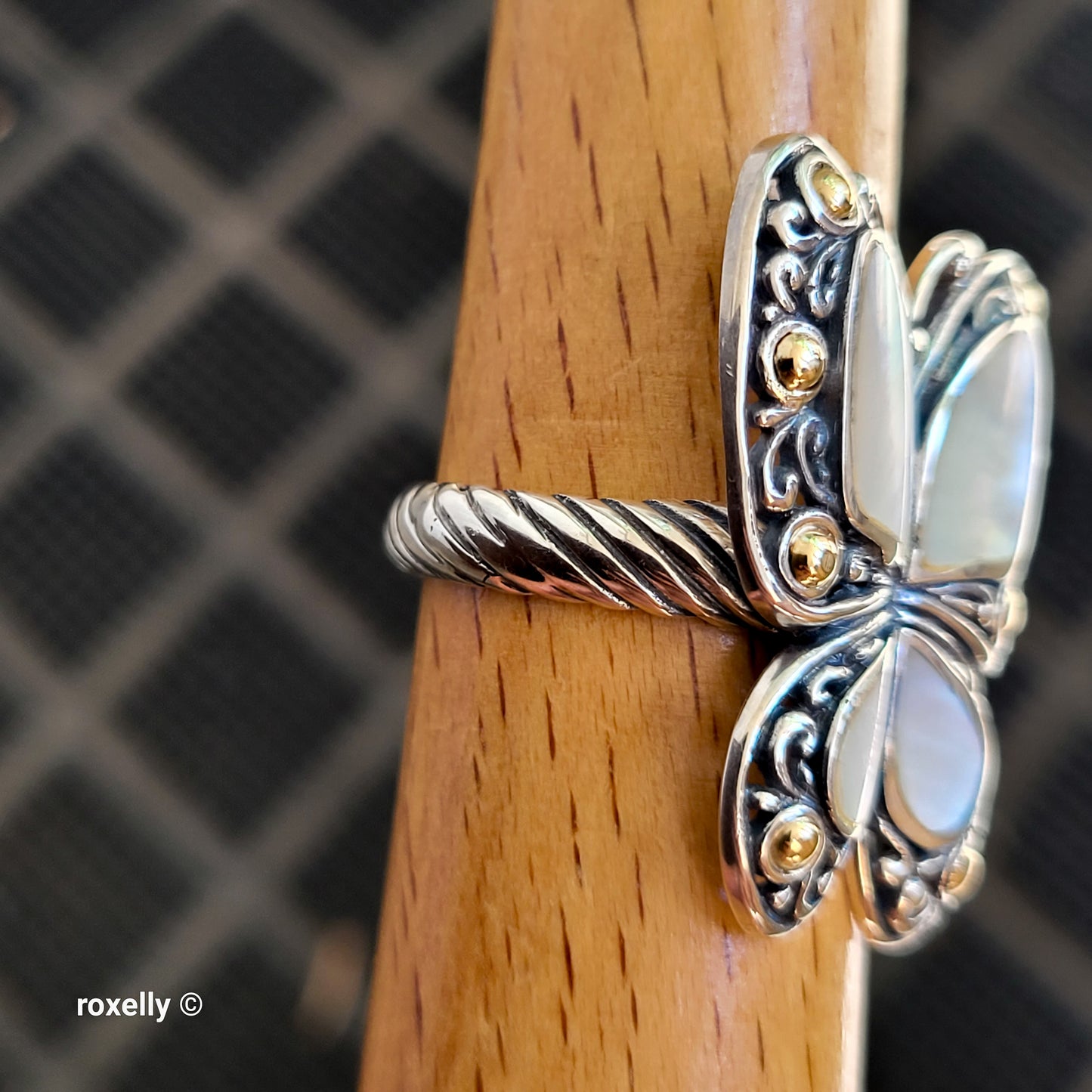925 Sterling Silver and 18K Yellow Gold Butterfly-Shaped Mother of Pearls Ring Size 9