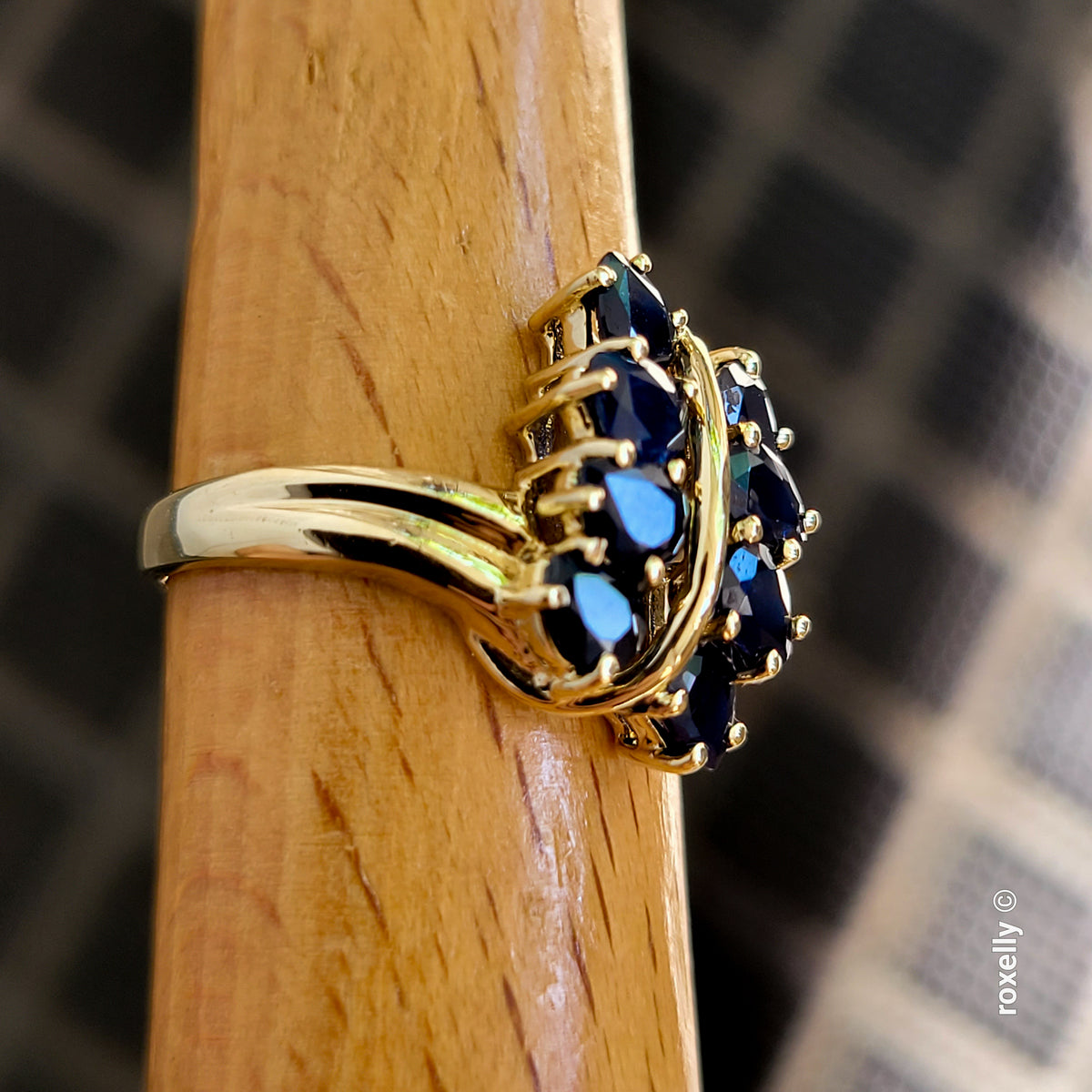 10K Yellow Gold Blue Sapphires Gemstones Ring Size 7 - Solid Gold - view 9
