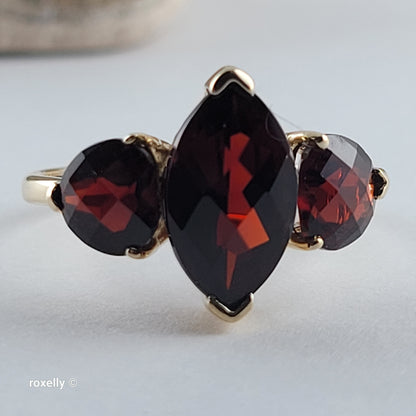 10K Yellow Gold Garnet Gemstone Ring Size 7 - Solid Gold!