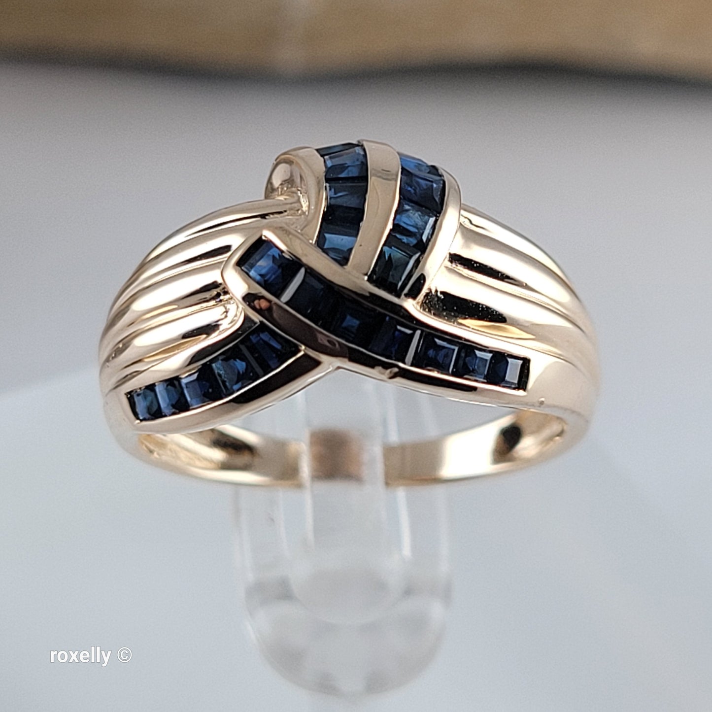 14K Yellow Gold Dark Blue Sapphire Dome Ring Size 7 - Solid Gold