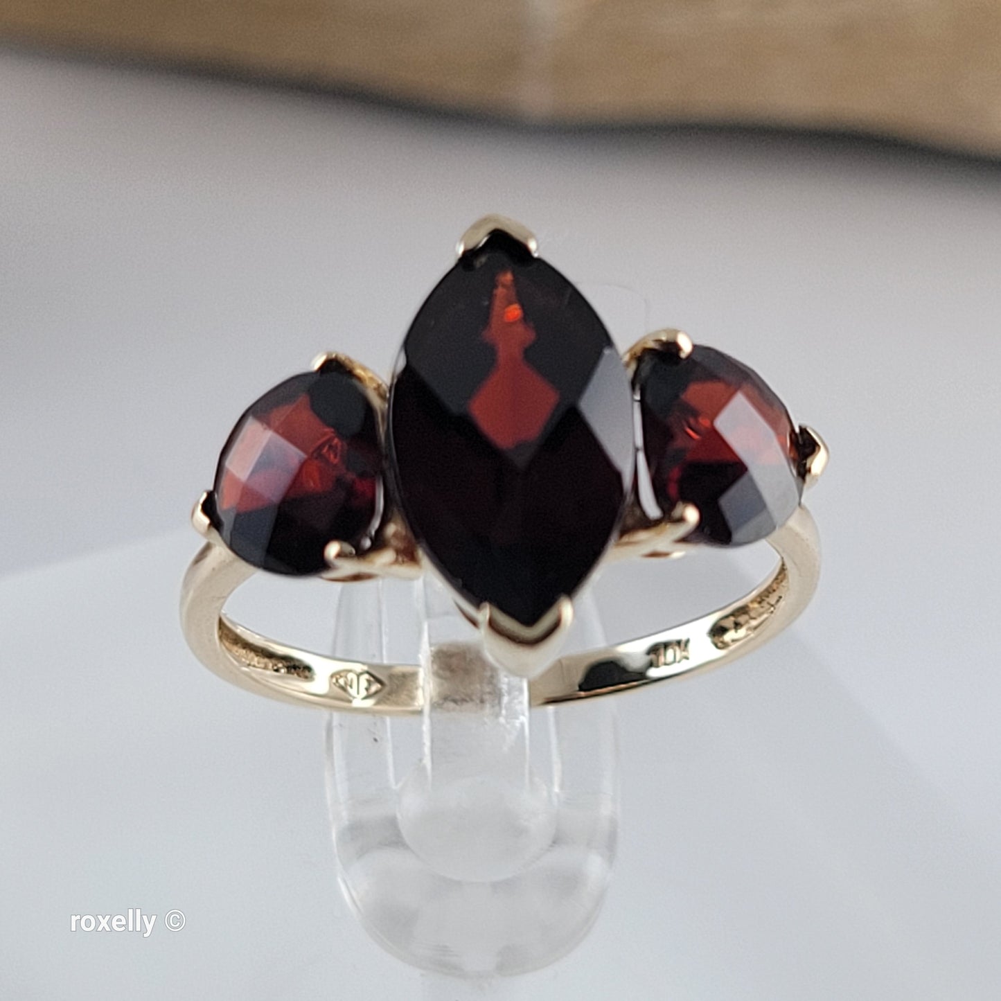 10K Yellow Gold Garnet Gemstone Ring Size 7 - Solid Gold!