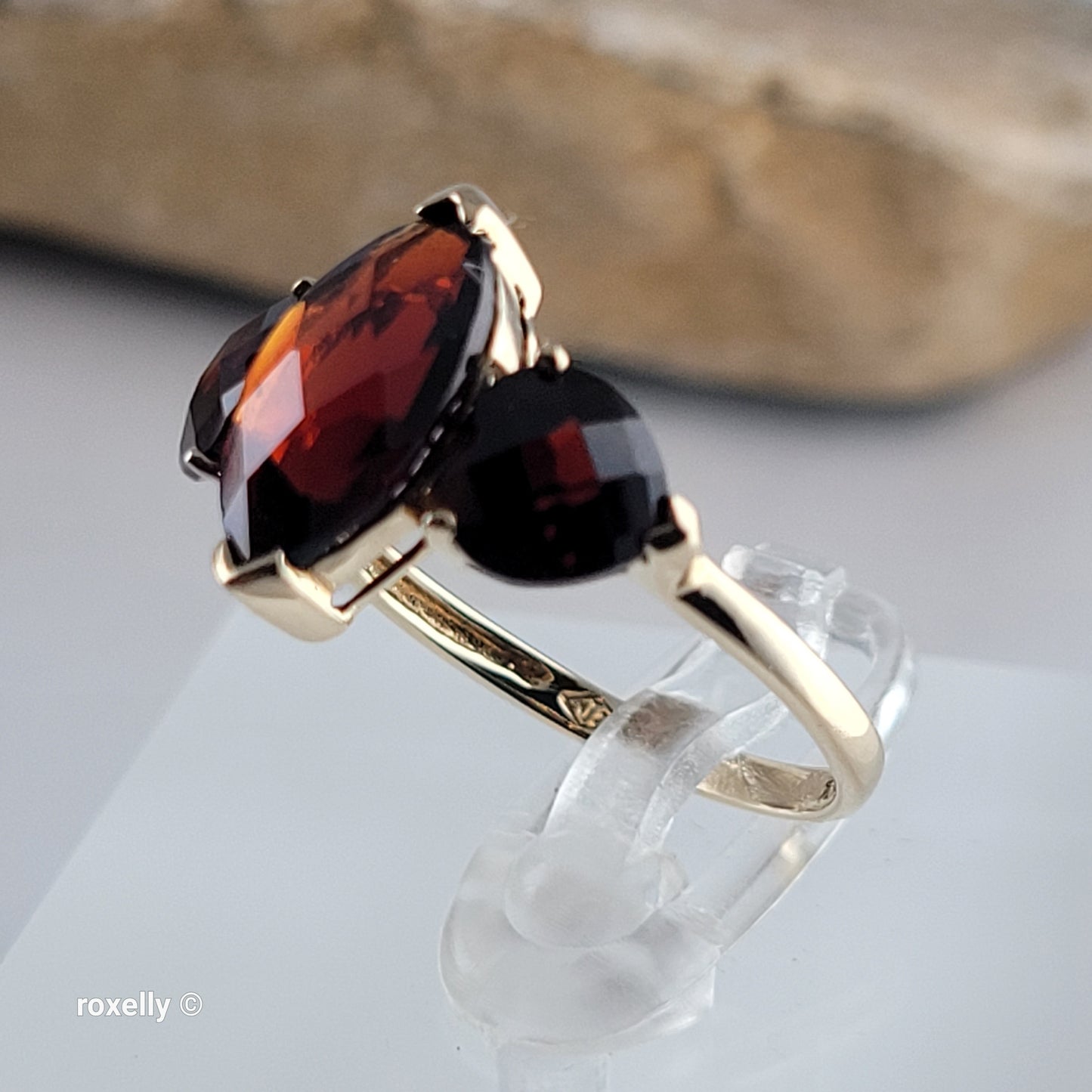 10K Yellow Gold Garnet Gemstone Ring Size 7 - Solid Gold!