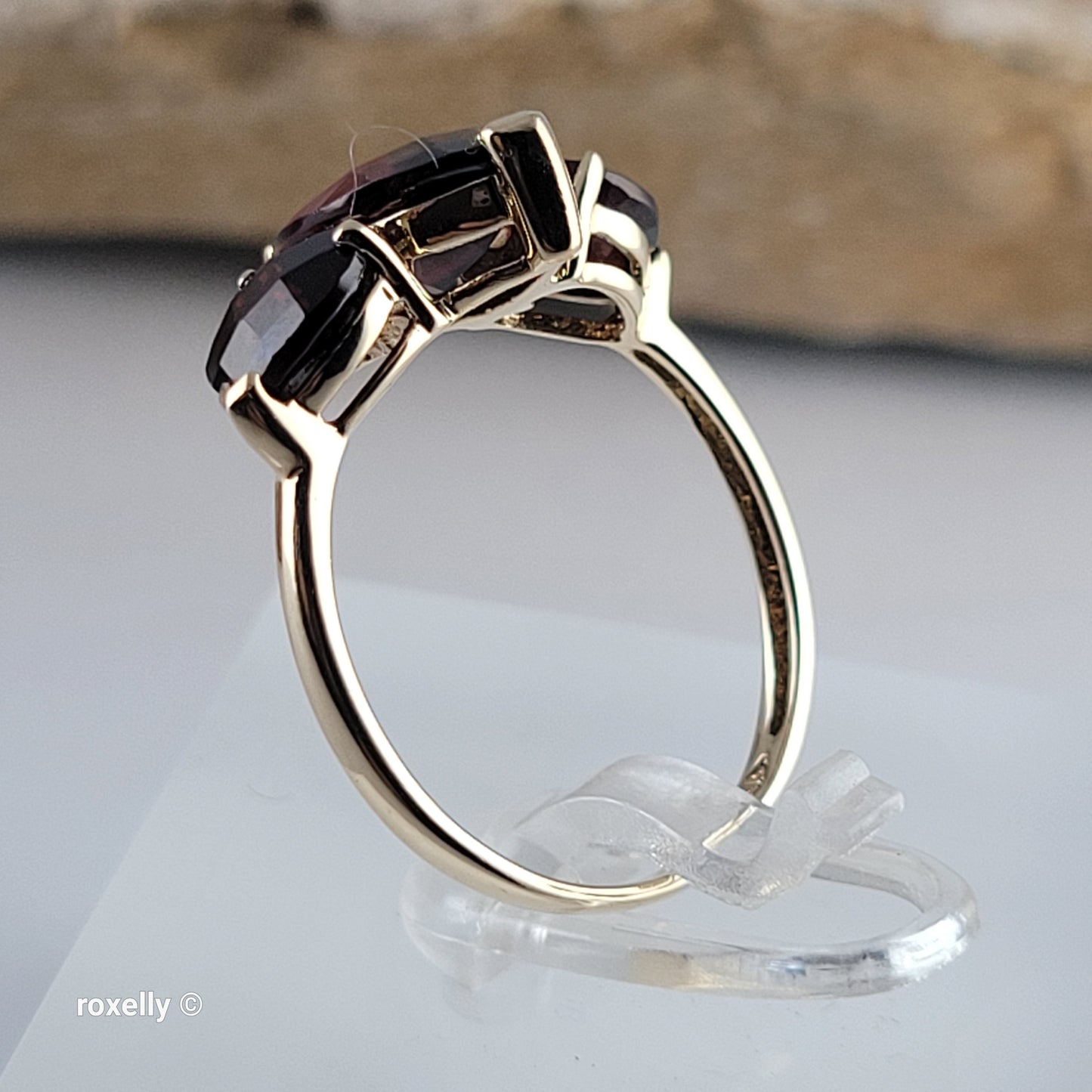 10K Yellow Gold Garnet Gemstone Ring Size 7 - Solid Gold!
