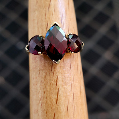 10K Yellow Gold Garnet Gemstone Ring Size 7 - Solid Gold!